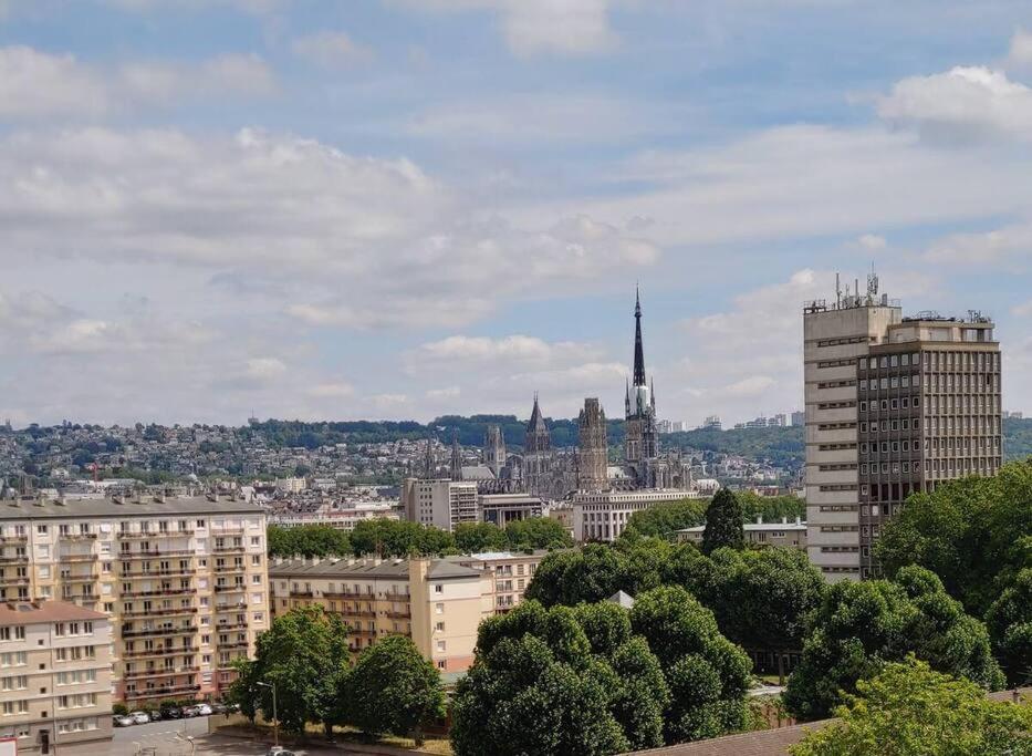 Spacieux F4 Avec Vue Panoramique Et 2 Places De Parking Ruão Exterior foto